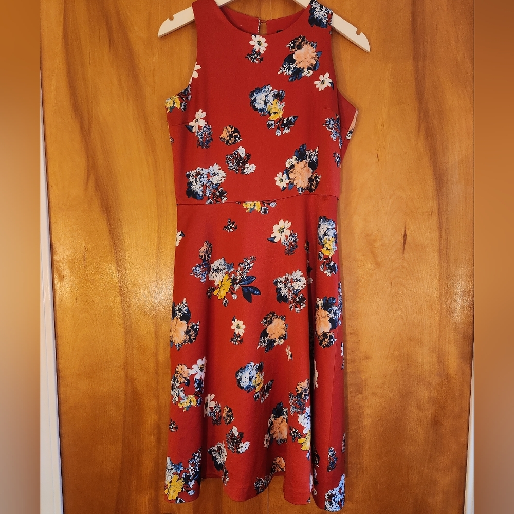 Banana Republic Women's Red, White, Navy Satin Floral Knee Length Dress, 2, $90